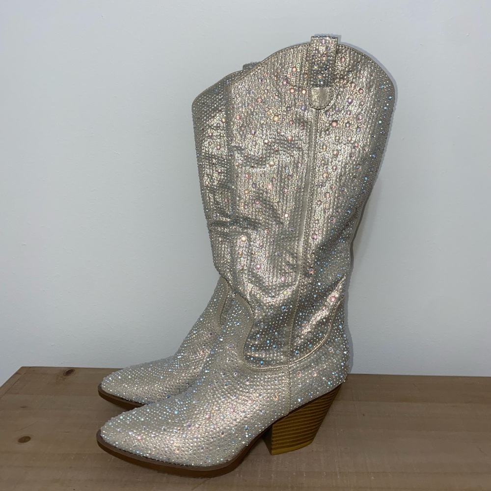 NEW! Silver/Champagne Rhinestone Cowboy Boots, size 8 1/2, never worn